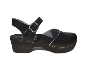 AM-Toffeln 414 Clog Sandals in Black