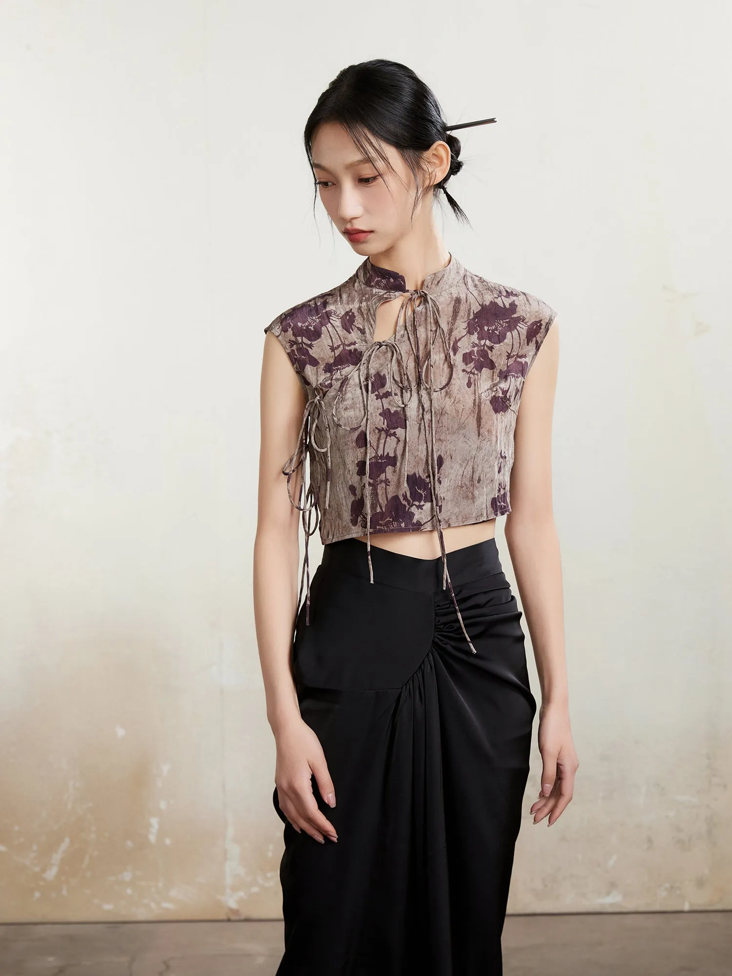 Chinese Style Printed Sleeveless Lace-up Short Top