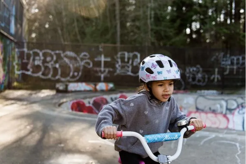 Lazer NutZ KinetiCore Uni-Youth Helmet in Unicorn Pink